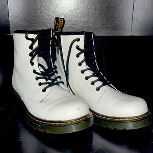 New barely worn doc martens
